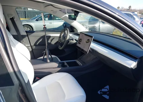 2022 Tesla Model Y Performance Dual Motor All-Wheel Drive z USA, uszkodzony, nr VIN 7SAYGDEF5NF531080